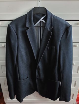Blazer hombre azul grisáceo.