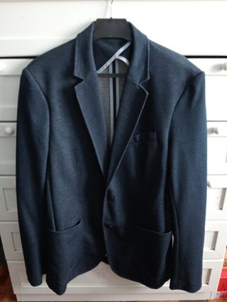Blazer hombre azul grisáceo.