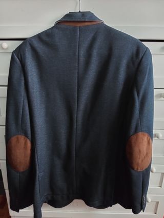 Blazer hombre azul grisáceo.