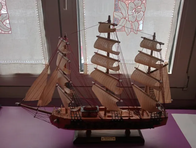 Maqueta Fragata de Madera