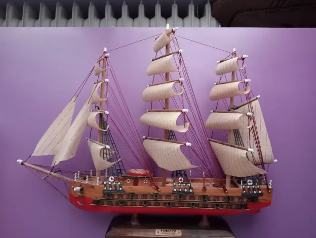 Maqueta Fragata de Madera