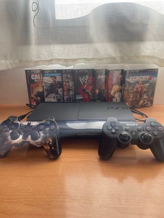 Consola PS3 con 10 juegos y 2 mandos
