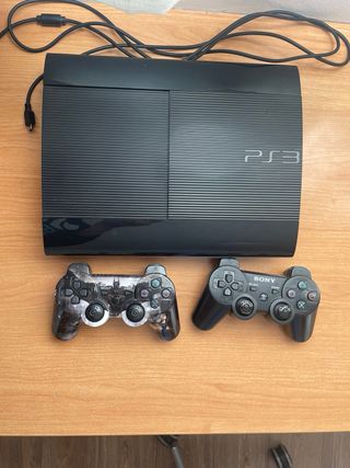Consola PS3 con 10 juegos y 2 mandos