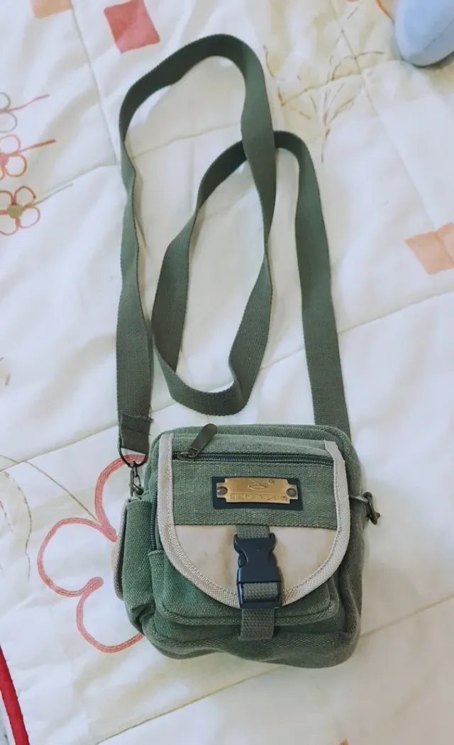 Bolso bandolera verde y beige