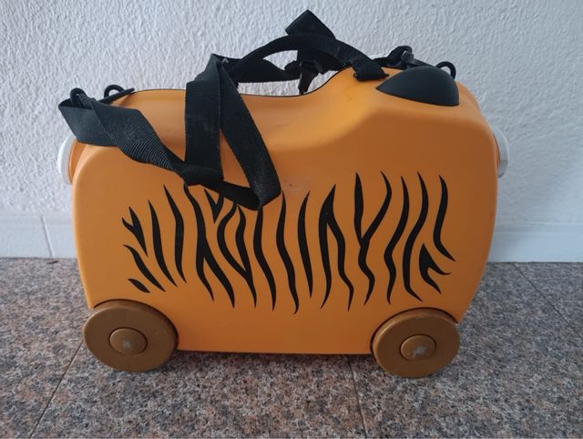 Maleta infantil de viaje con diseño de tigre.