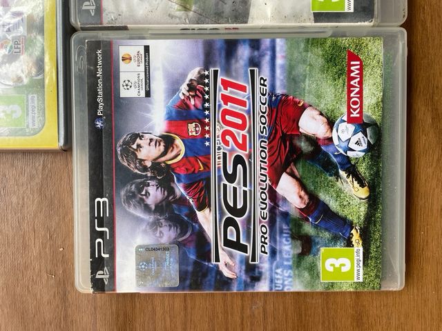 Lote 4 Juegos PS3: FIFA 10, 11 y PES 2011 y skylan