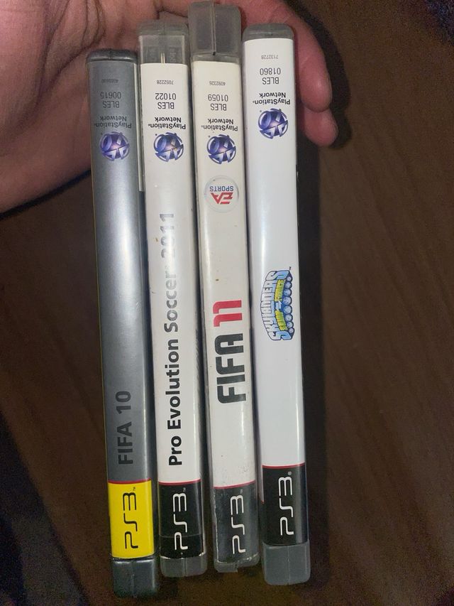 Lote 4 Juegos PS3: FIFA 10, 11 y PES 2011 y skylan