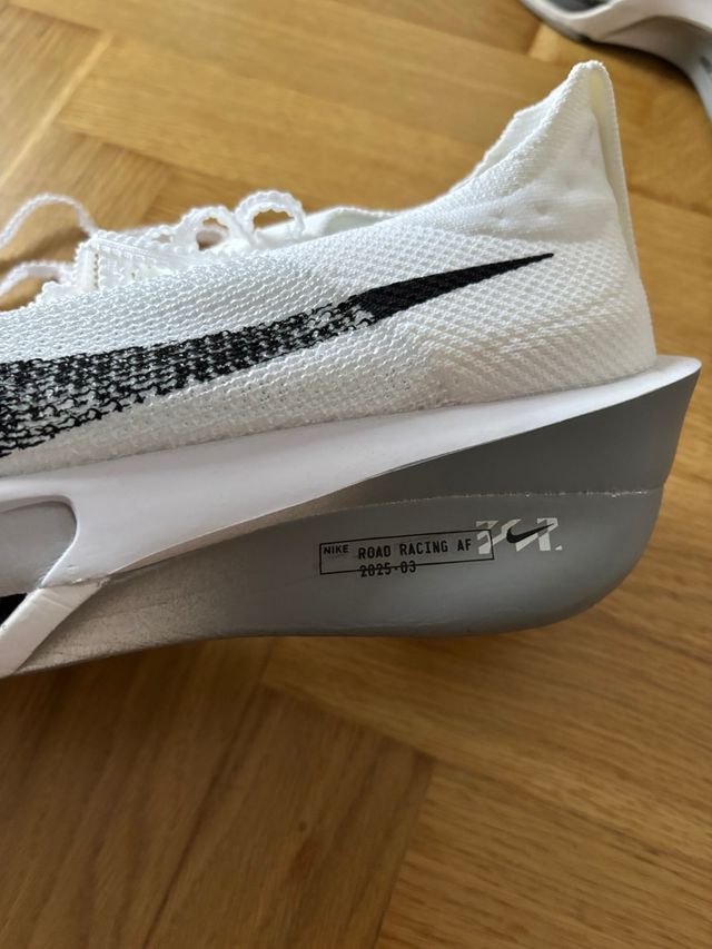 Zapatillas Running Nike Blancas y Negras