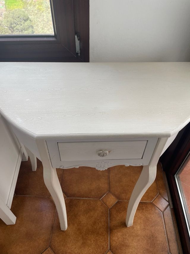 Mesa de rincón blanca de madera
