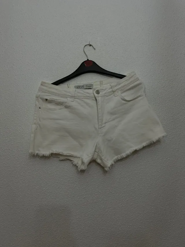 Shorts blancos vaqueros con rotos