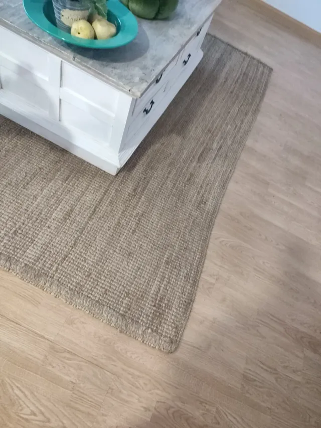 Tapete de juta natural bege e marrom