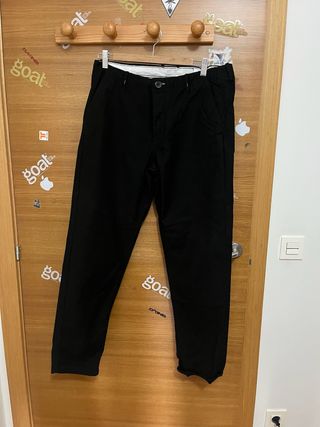 Pantalón chino negro hombre