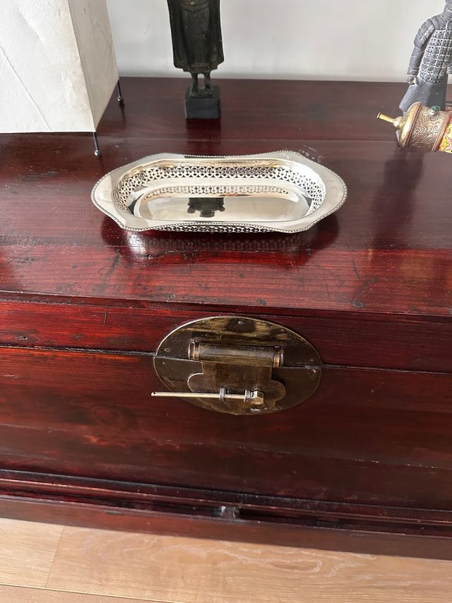 Bandeja decorativa metal plateado