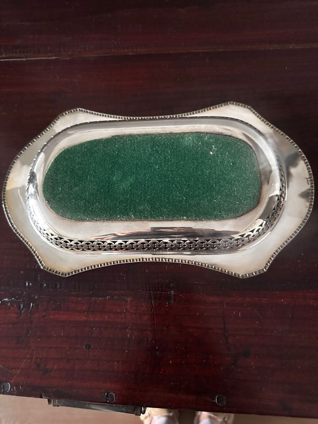 Bandeja decorativa metal plateado