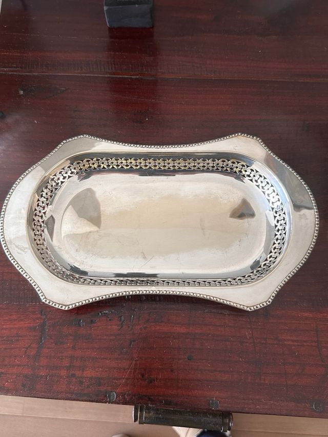 Bandeja decorativa metal plateado