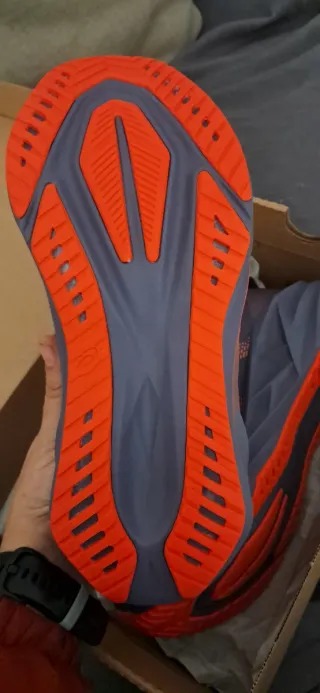 Zapatillas Asics Moradas y Naranjas