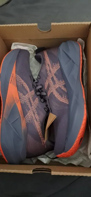 Zapatillas Asics Moradas y Naranjas