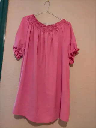 Blusa rosa con escote fruncido