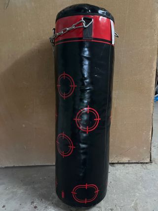 Saco de boxeo negro y rojo