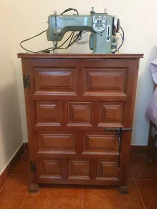 Máquina de coser Refrey Transform con mesa