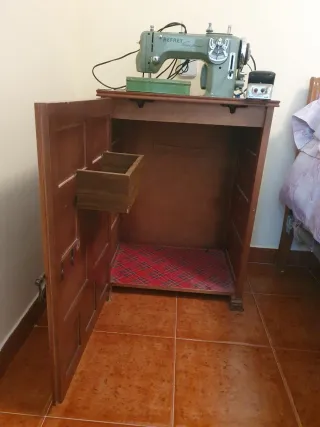 Máquina de coser Refrey Transform con mesa