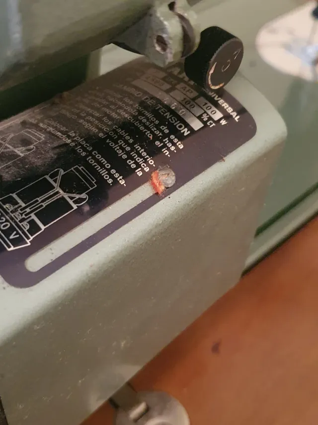 Máquina de coser Refrey Transform con mesa