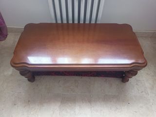 Tavolino vintage in legno e tessuto