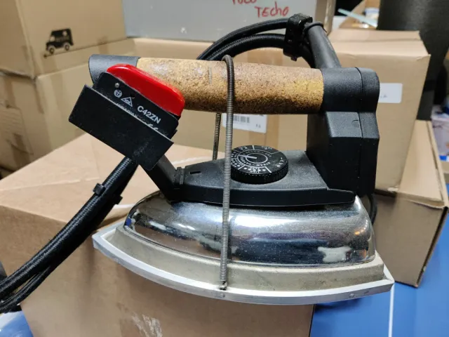 Plancha profesional con placa de vidrio