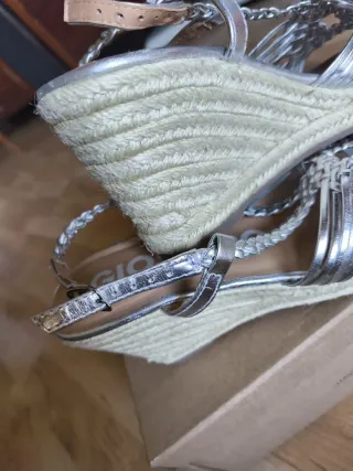 Sandalias cuña Gioseppo plateadas