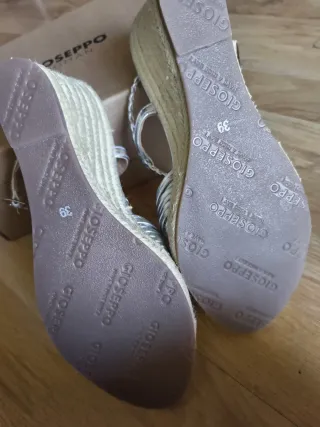 Sandalias cuña Gioseppo plateadas