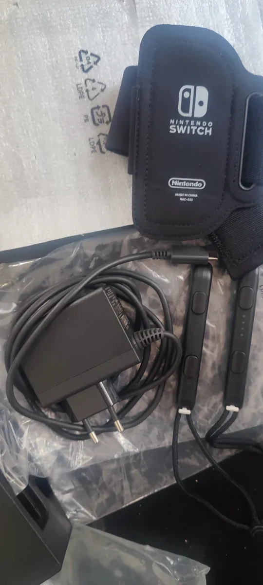 Nintendo Switch Negra/Roja Completa