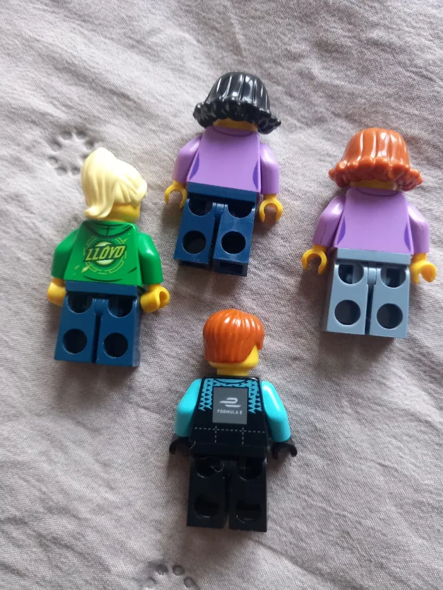 4 Minifigure Lego
