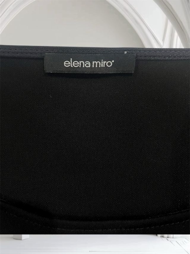 Blusa Negra Elena Miro por estrenar.