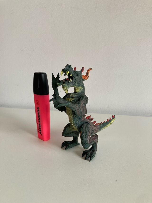 Figura de Dragón de juguete