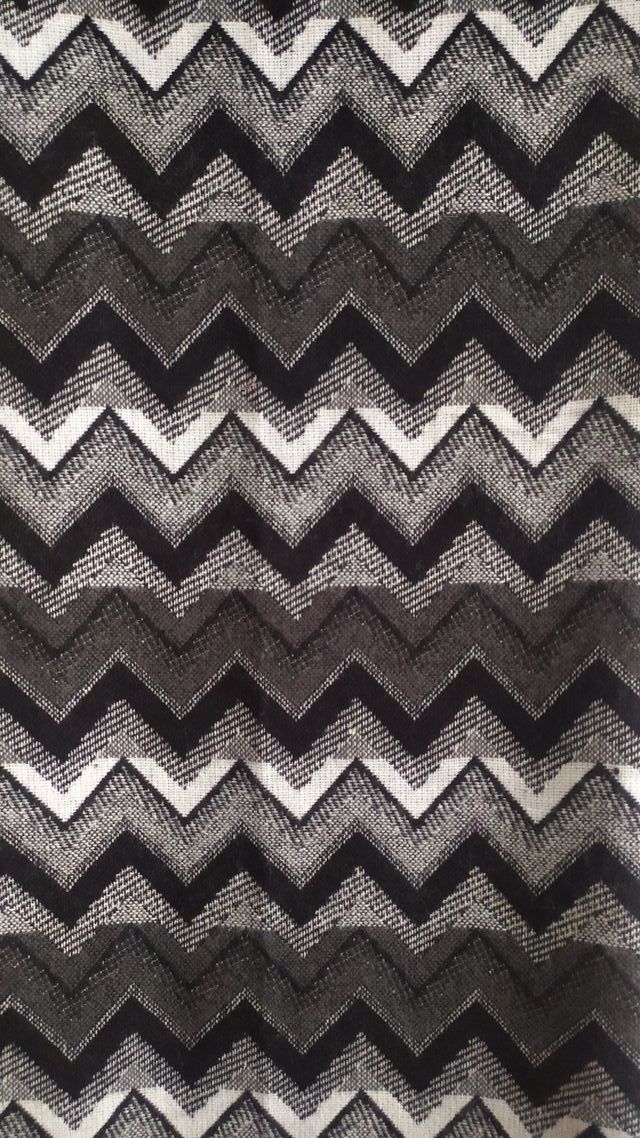 Bufanda geométrica zigzag negro gris blanco