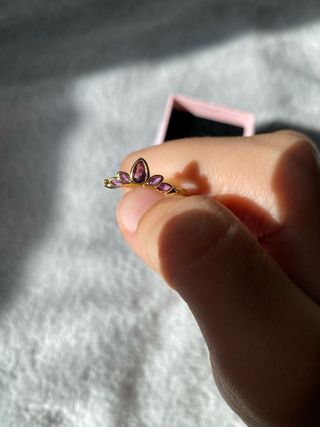 Anillo Pandora Princesa Tiara Morado