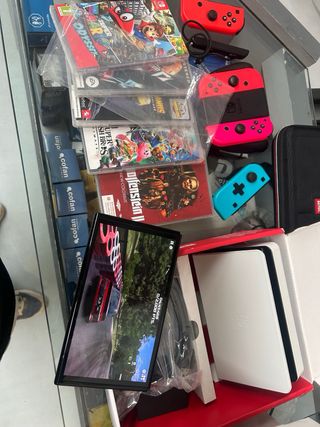 Nintendo Switch OLED Blanca y Roja