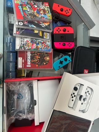 Nintendo Switch OLED Blanca y Roja