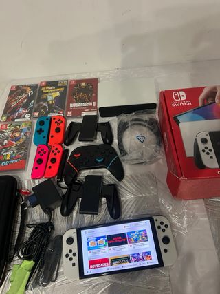 Nintendo Switch OLED Blanca y Roja