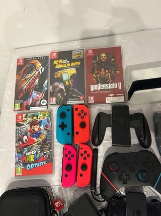 Nintendo Switch OLED Blanca y Roja