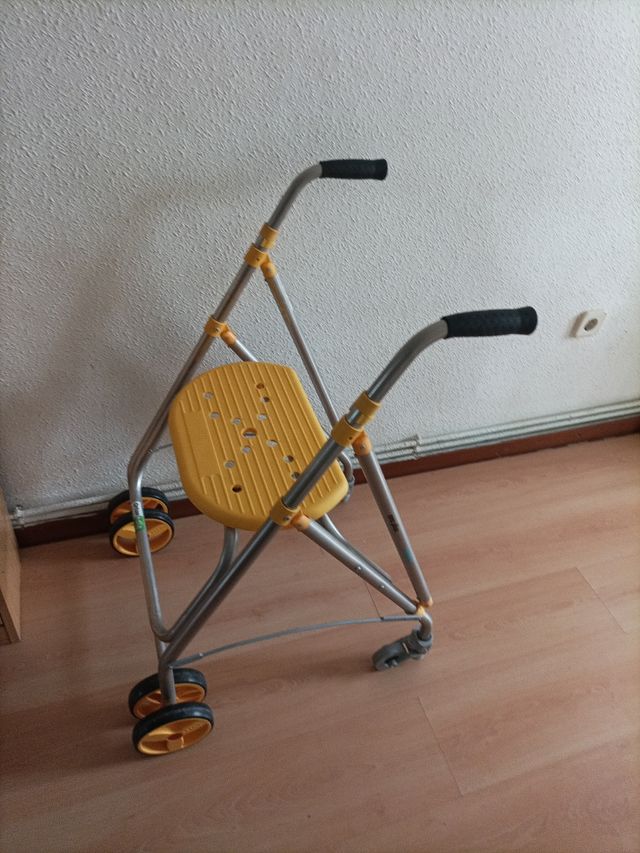 Andador con asiento plegable
