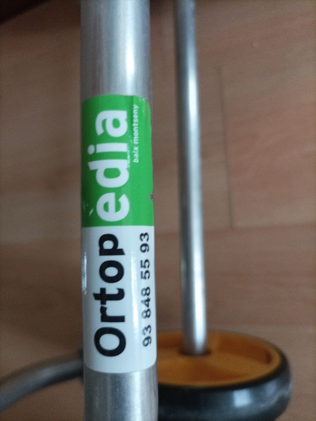 Andador con asiento plegable