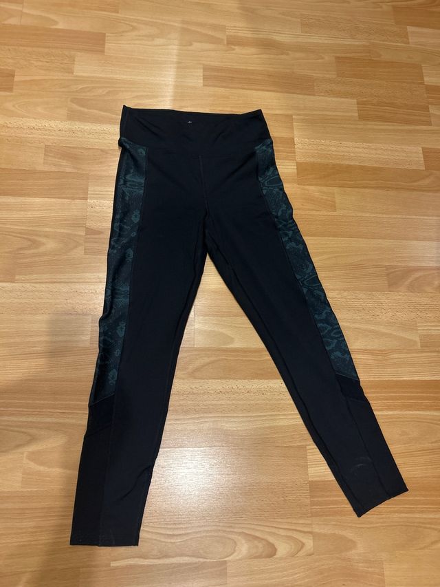 Leggings negros con detalle verde