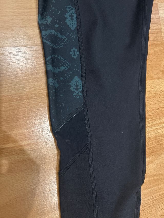 Leggings negros con detalle verde