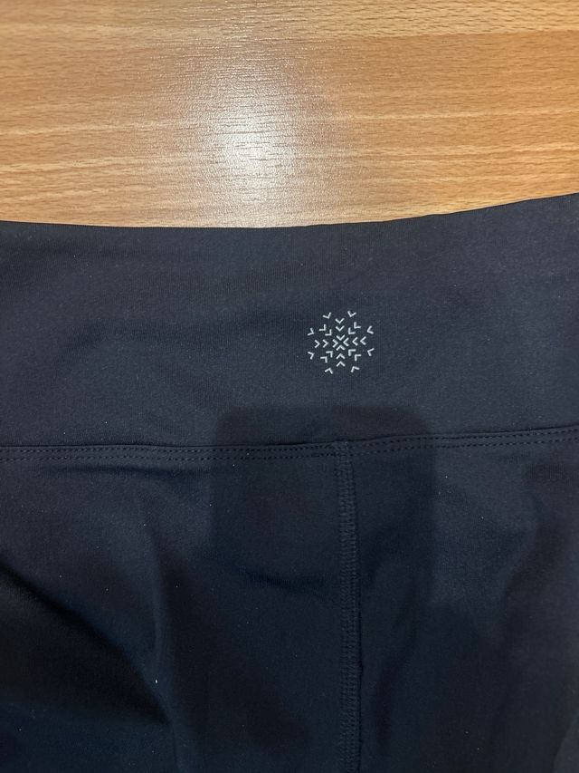 Leggings negros con detalle verde