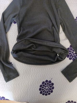 Jersey de punto gris cuello alto