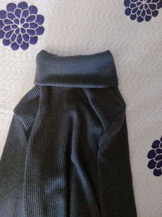 Jersey de punto gris cuello alto