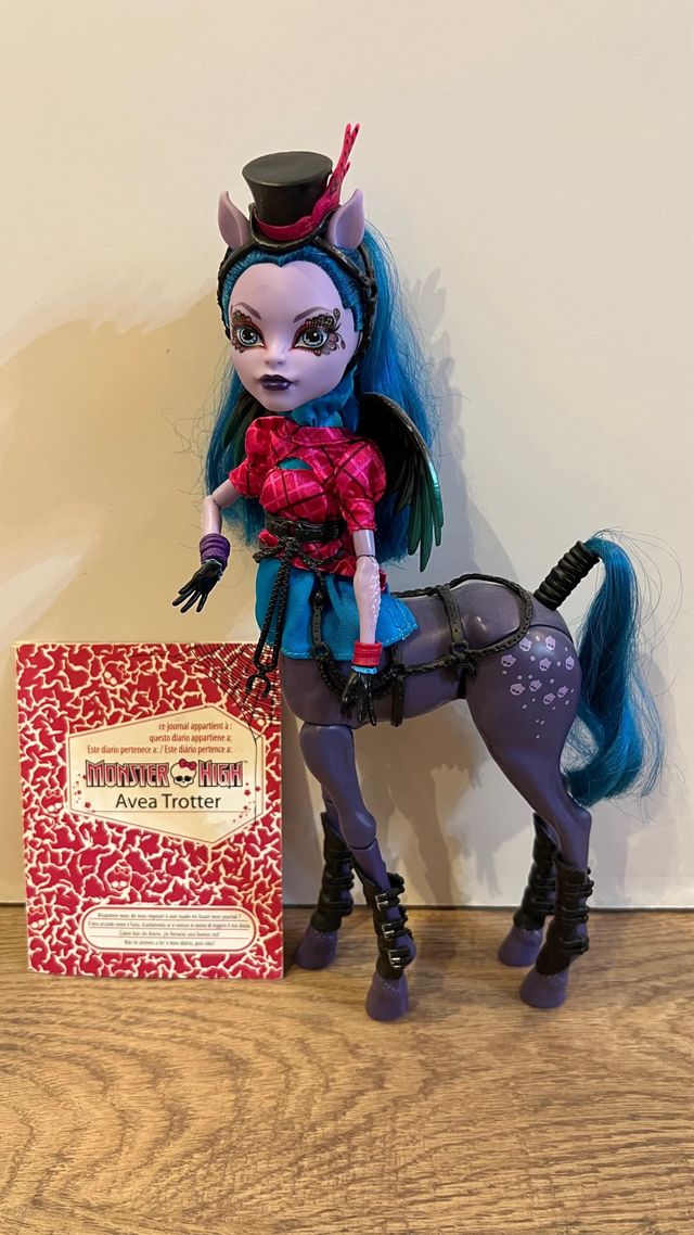 Monster High Avea Trotter Freaky Fusion Muñeca