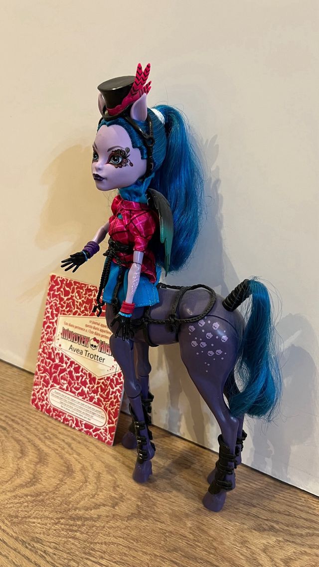 Monster High Avea Trotter Freaky Fusion Muñeca