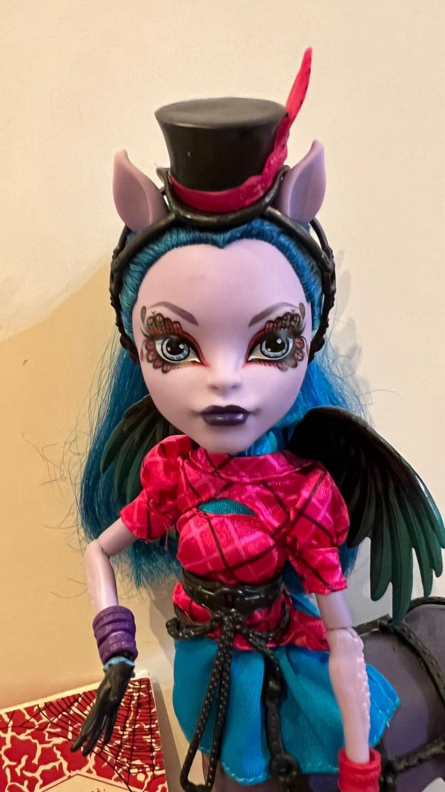 Monster High Avea Trotter Freaky Fusion Muñeca